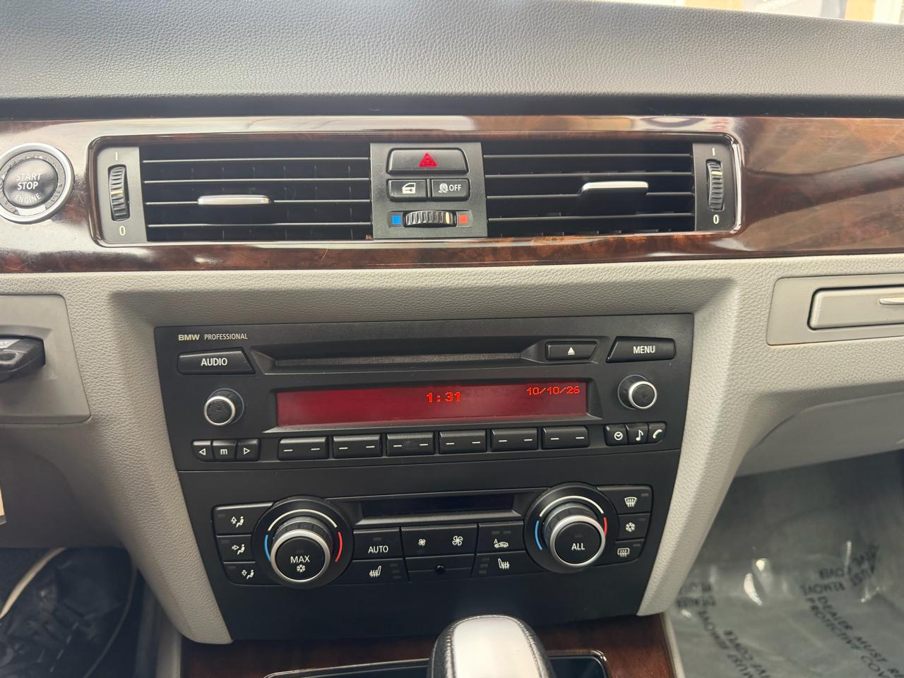 BMW 3 Series 4dr Sdn 328i RWD SULEV 2011