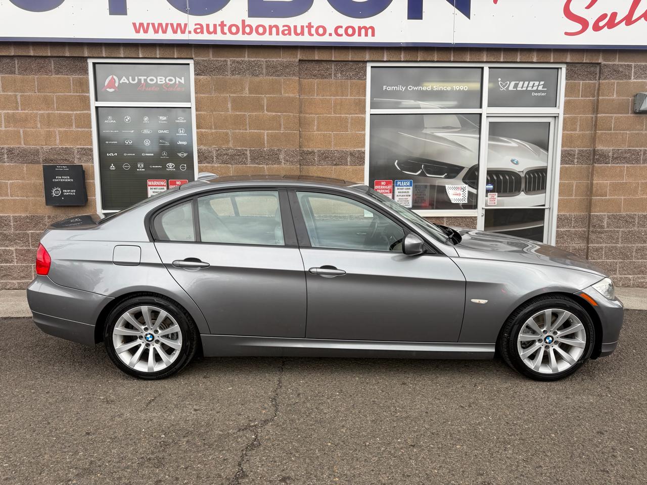 BMW 3 Series 4dr Sdn 328i RWD SULEV 2011