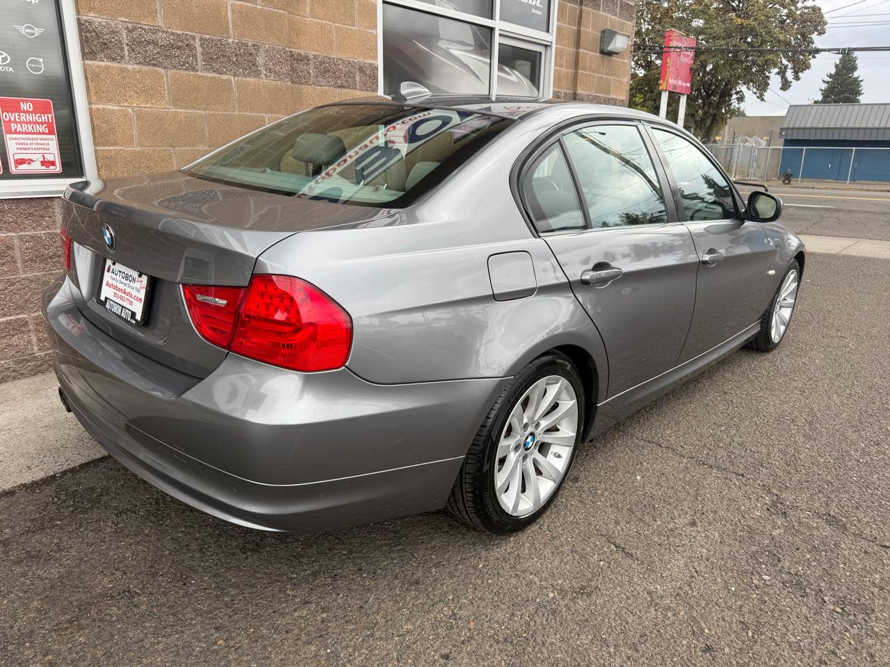 BMW 3 Series 4dr Sdn 328i RWD SULEV 2011