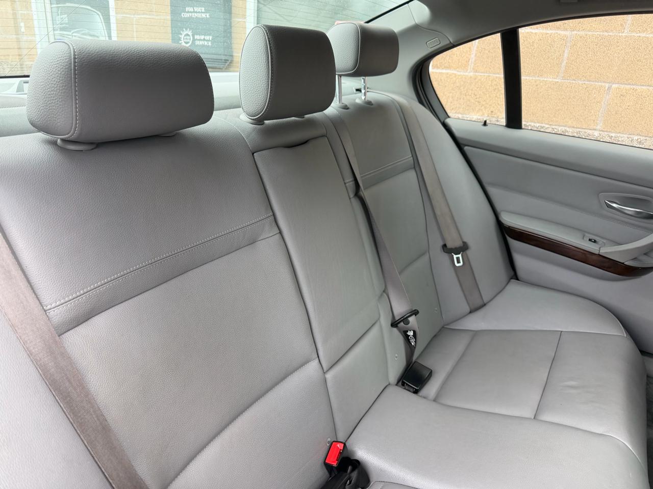 BMW 3 Series 4dr Sdn 328i RWD SULEV 2011