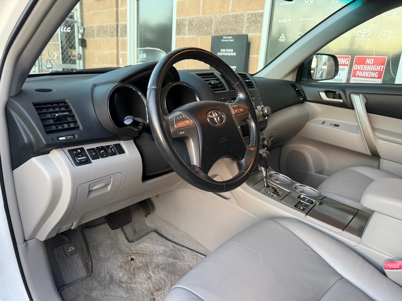 Toyota Highlander 4WD 4dr V6 SE (Natl) 2010