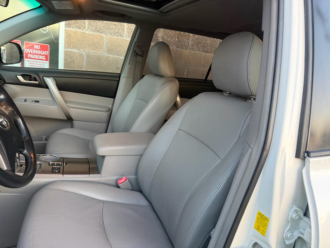 Toyota Highlander 4WD 4dr V6 SE (Natl) 2010