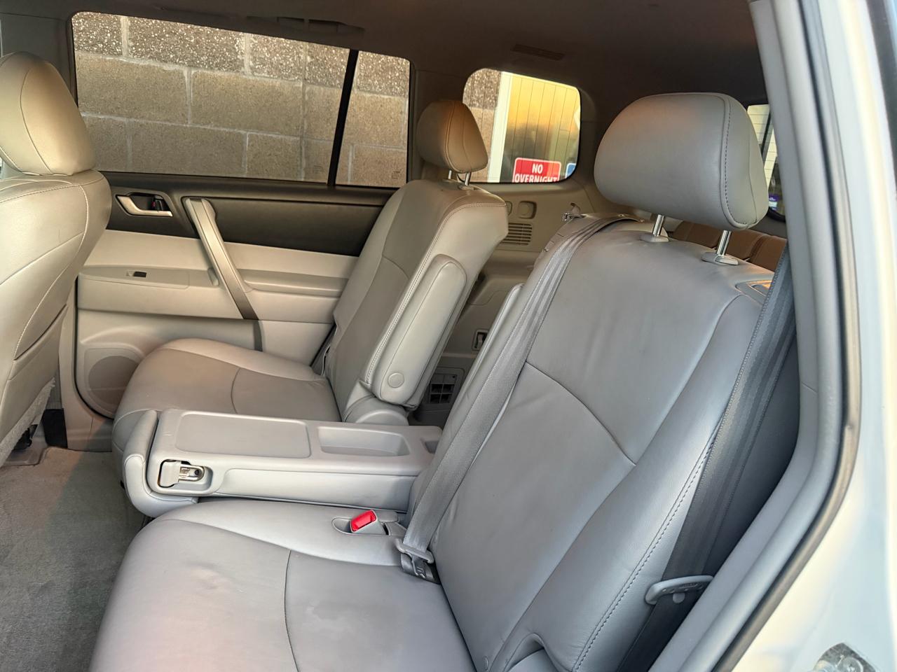 Toyota Highlander 4WD 4dr V6 SE (Natl) 2010