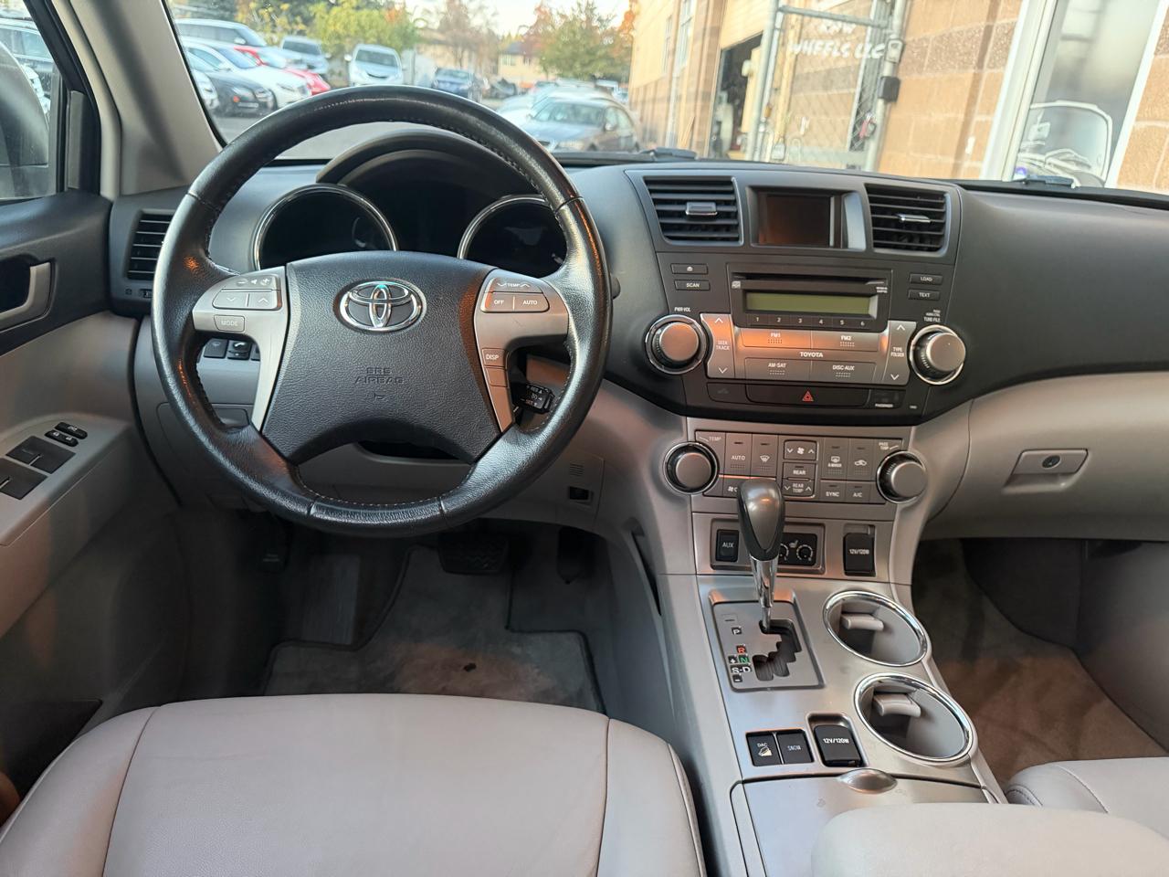 Toyota Highlander 4WD 4dr V6 SE (Natl) 2010