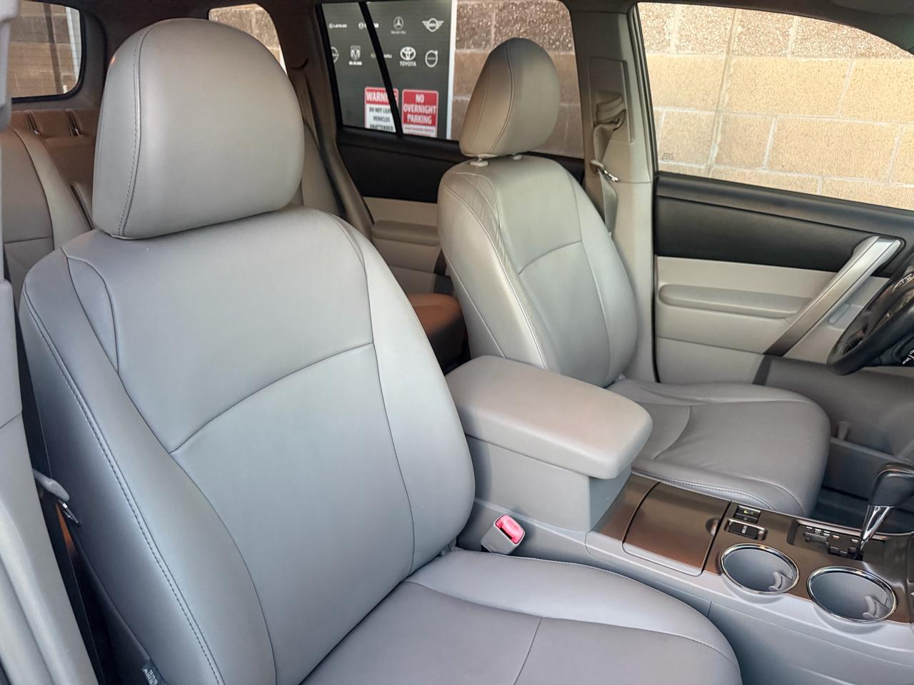 Toyota Highlander 4WD 4dr V6 SE (Natl) 2010