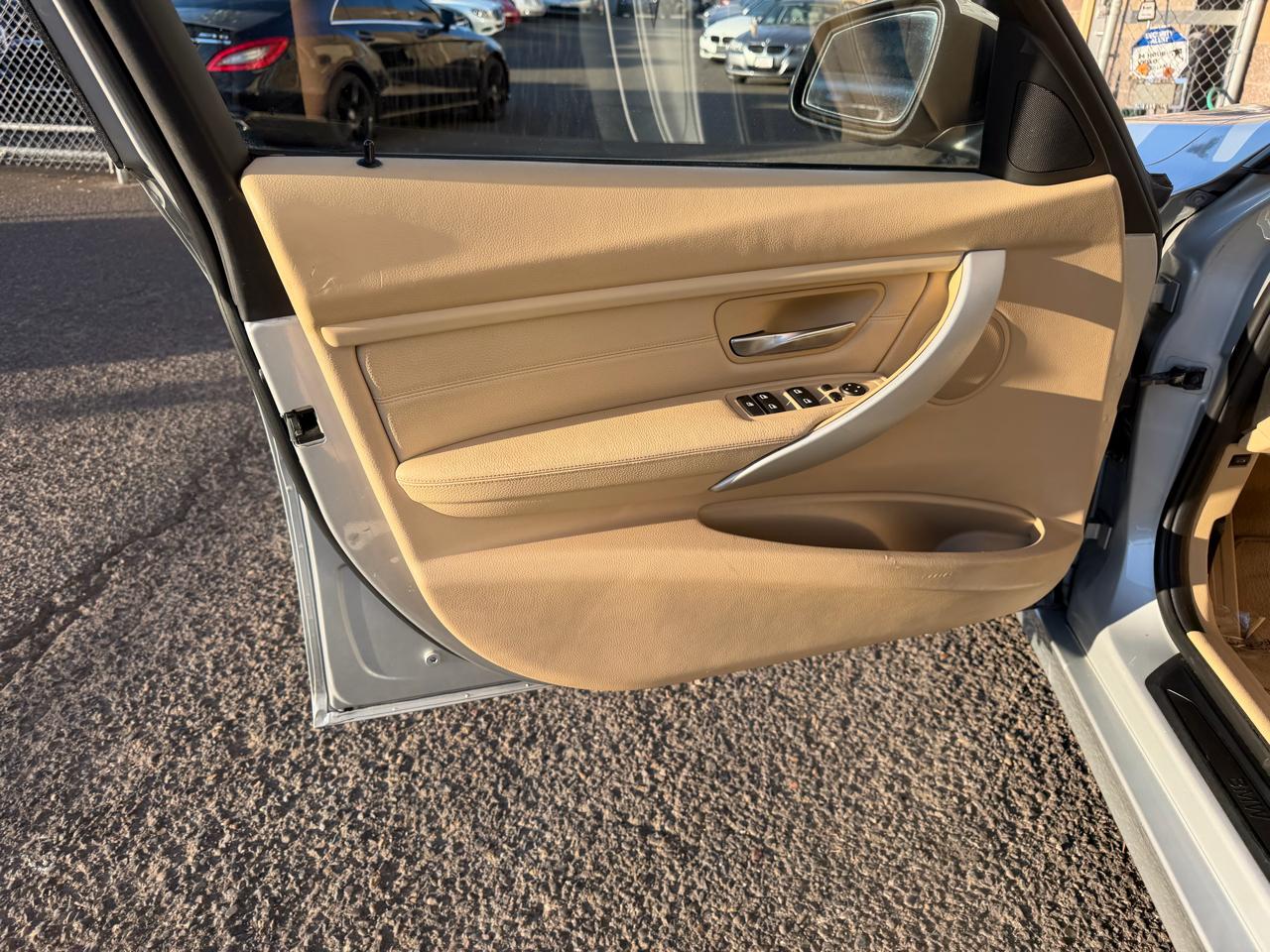 BMW 3 Series 4dr Sdn 328i xDrive AWD SULEV 2013