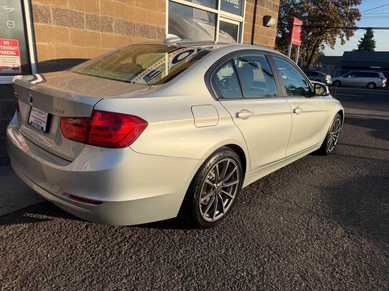 BMW 3 Series 4dr Sdn 328i xDrive AWD SULEV 2013