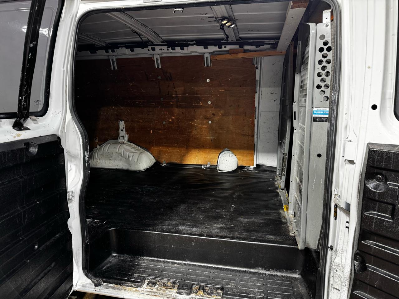 Chevrolet Express Cargo Van RWD 2500 135" 2018