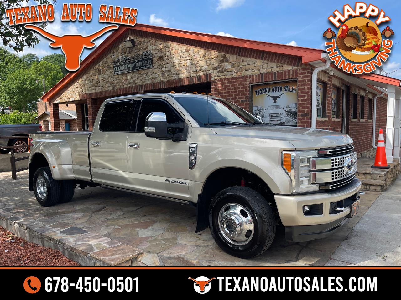 2017 Ford Super Duty F-350 DRW Platinum 4WD Crew Cab 8' Box