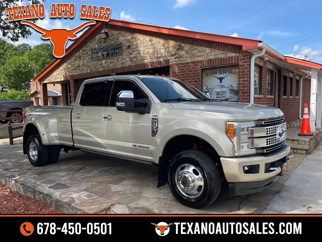 2017 Ford Super Duty F-350 DRW Platinum 4WD Crew Cab 8' Box