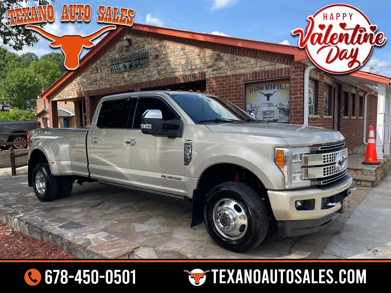 2017 Ford Super Duty F-350 DRW Platinum 4WD Crew Cab 8' Box