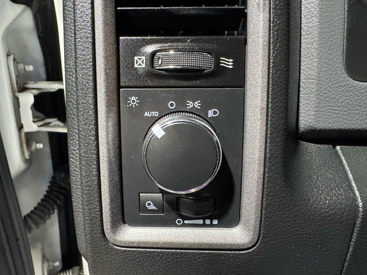 RAM 2500 4WD Crew Cab 169" Tradesman 2015