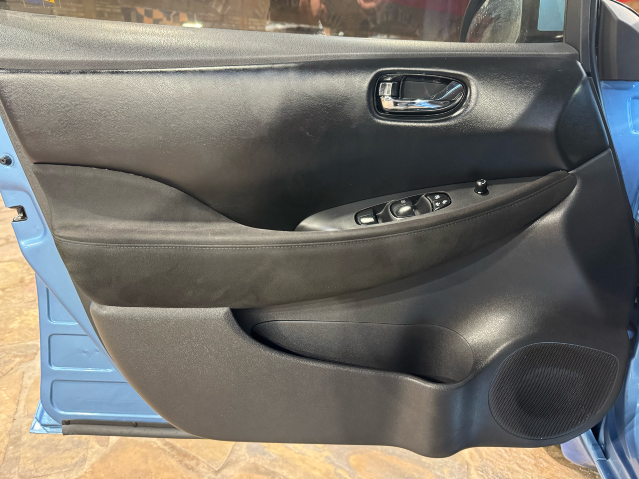 Nissan Leaf 4dr HB S 2013