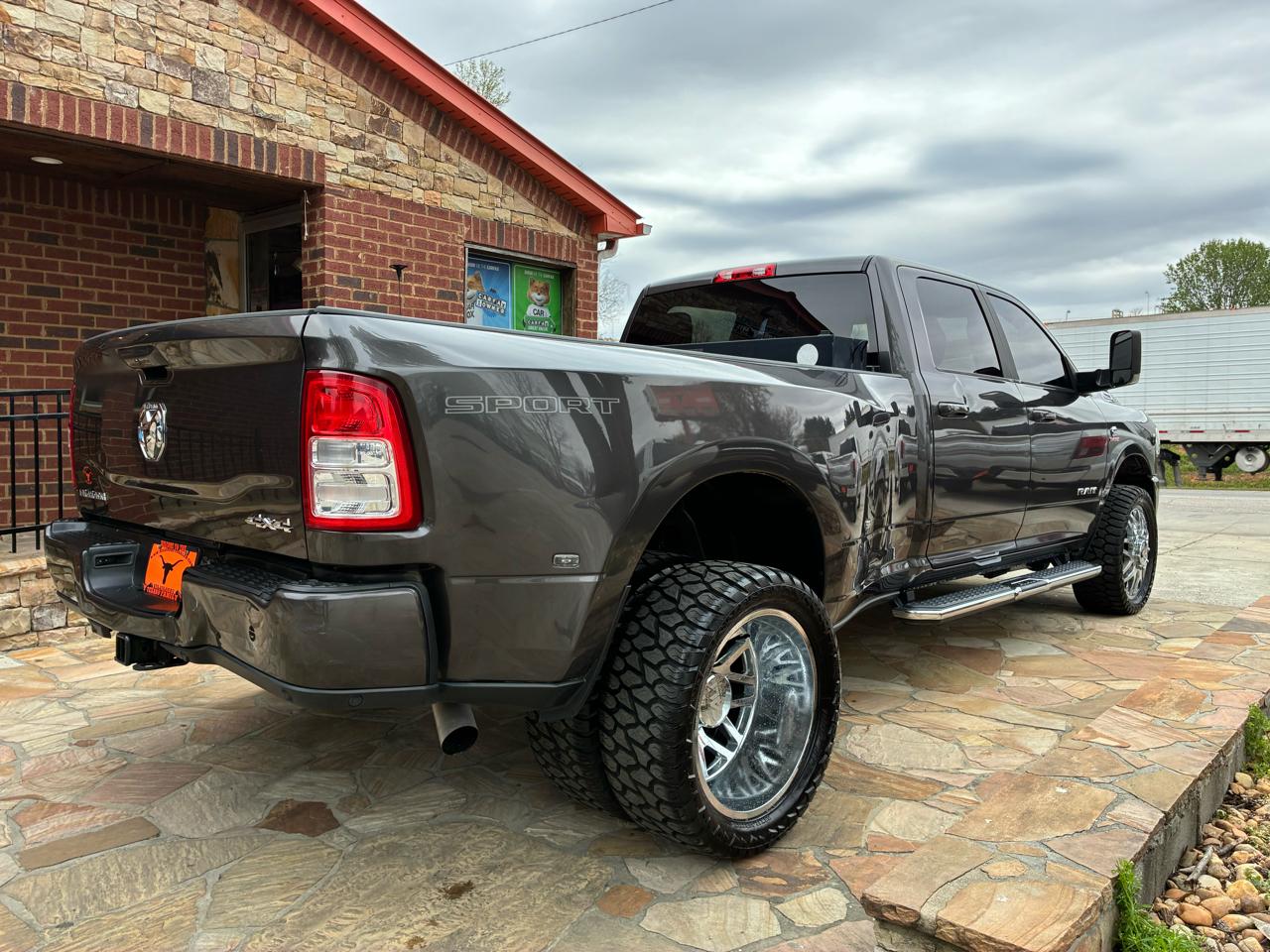 RAM 3500 Big Horn 4x4 Crew Cab 8' Box 2021