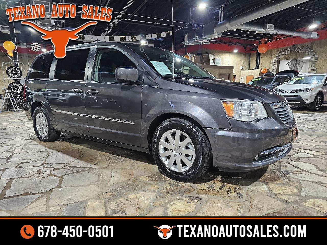 2015 Chrysler Town & Country Touring's photo