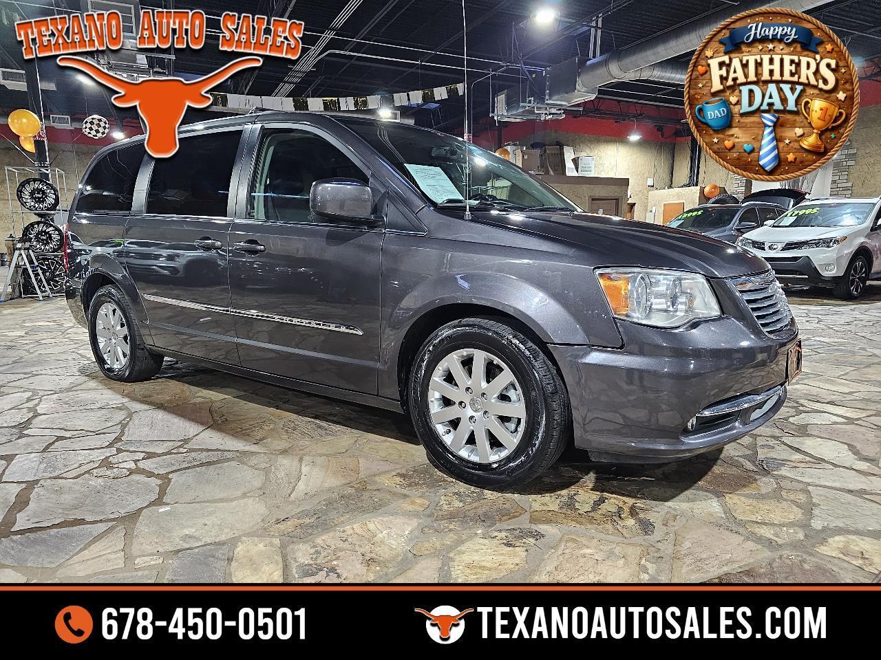 2015 Chrysler Town & Country Touring's photo