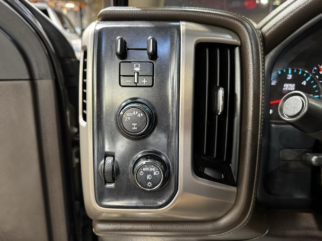 GMC Sierra 1500 4WD Crew Cab 143.5" Denali 2018