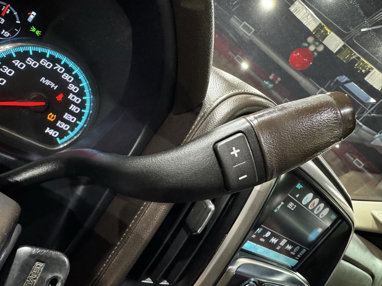 GMC Sierra 1500 4WD Crew Cab 143.5" Denali 2018