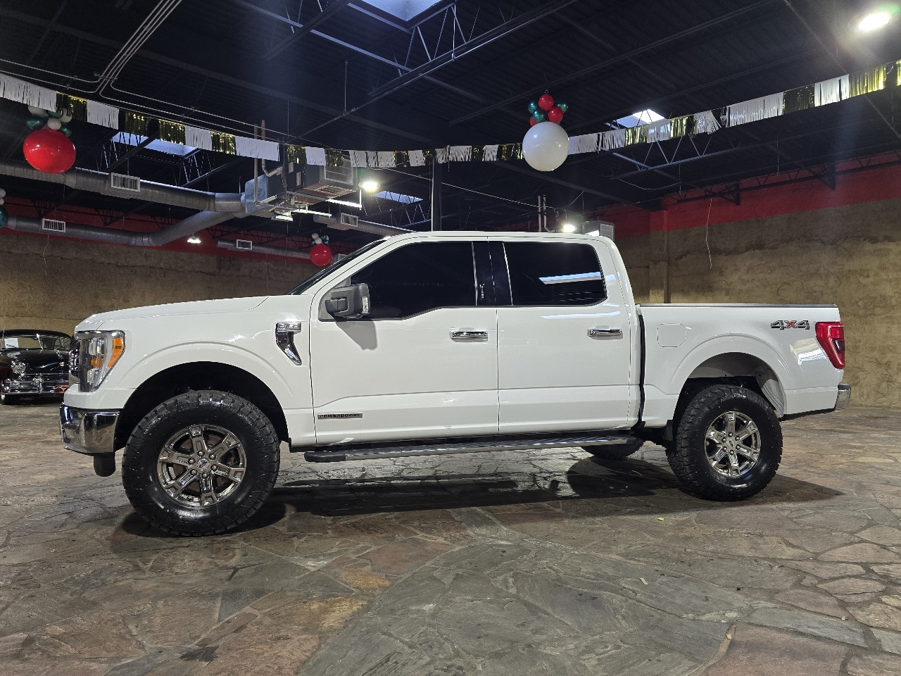 Ford F-150 4WD SuperCrew 139" XLT 2021