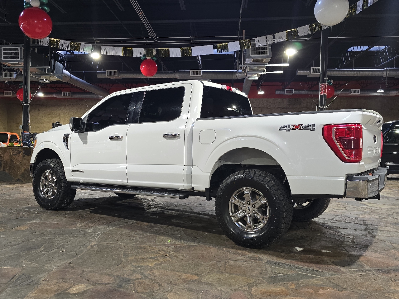 Ford F-150 4WD SuperCrew 139" XLT 2021