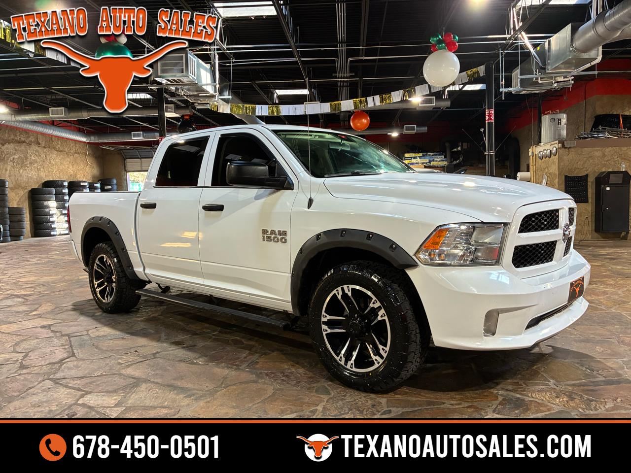 2017 RAM 1500 Express 4x4 Crew Cab 5'7" Box