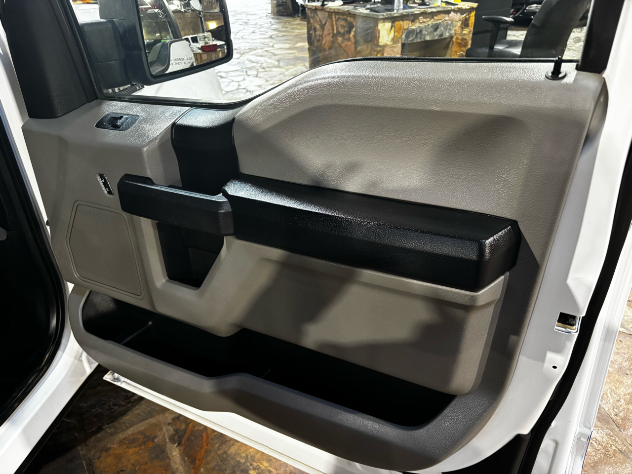 Ford F-150 2WD Reg Cab 122.5" XLT 2018