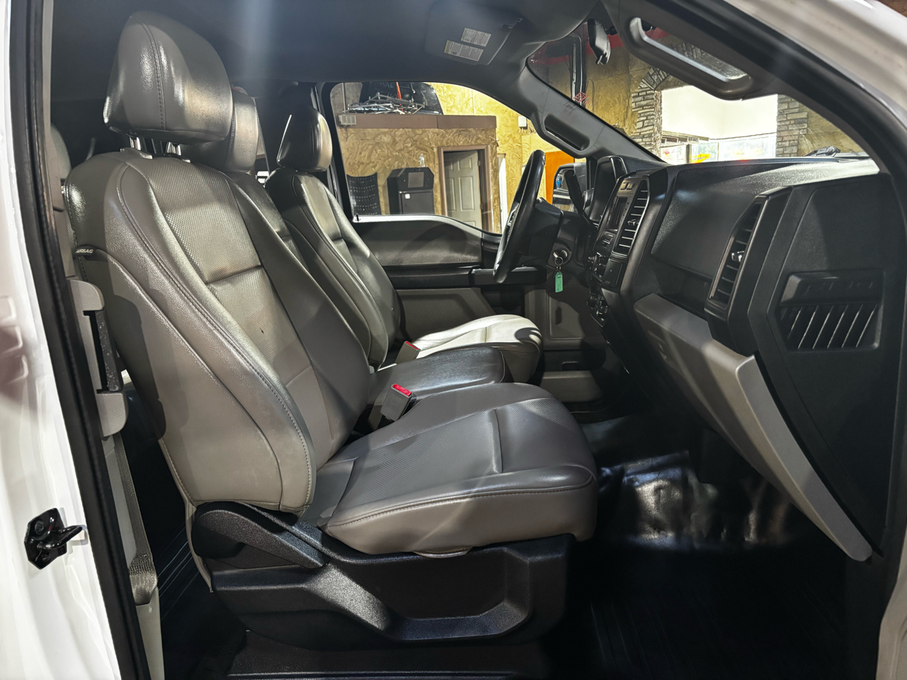 Ford F-150 2WD Reg Cab 122.5" XLT 2018