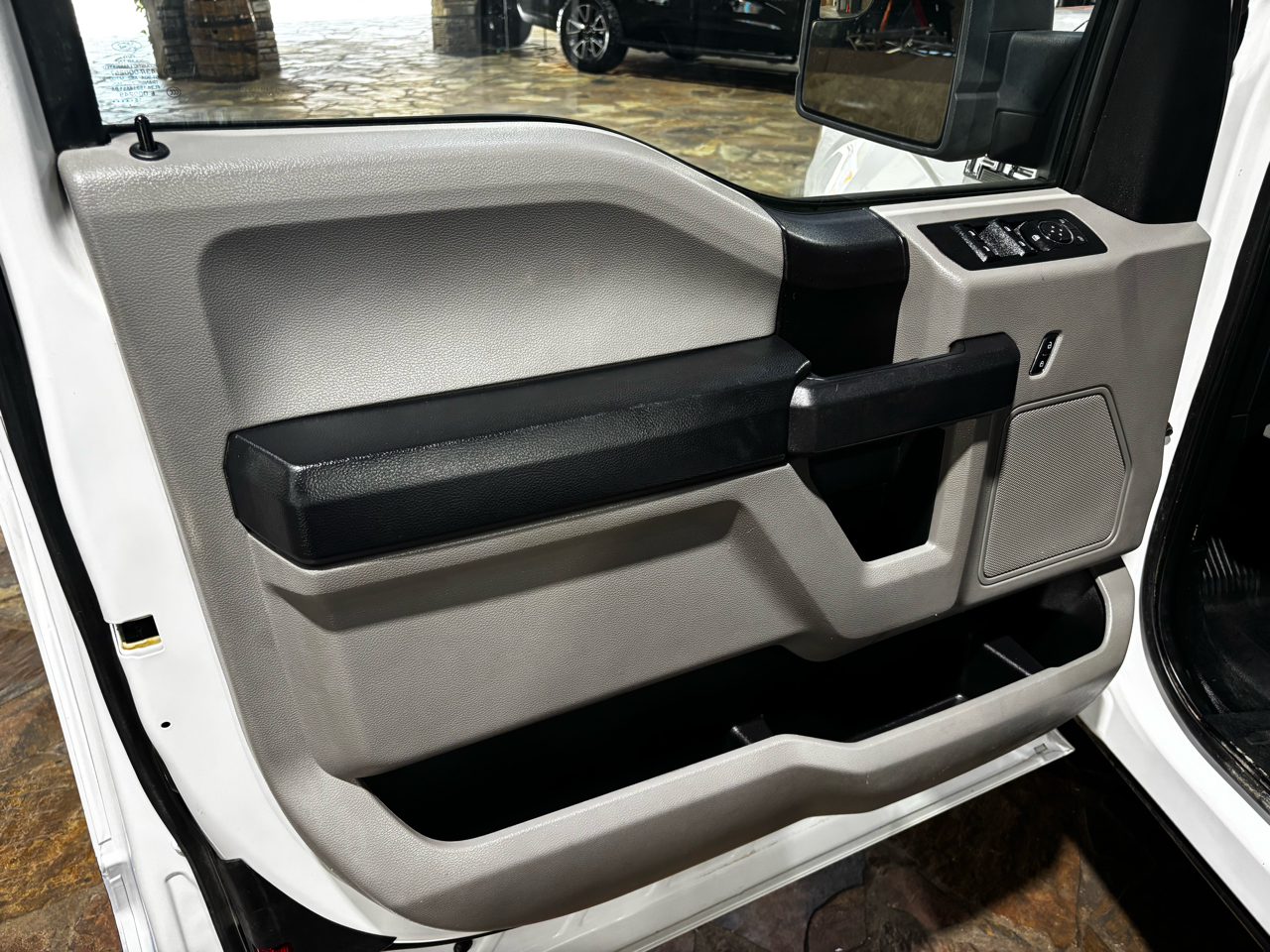 Ford F-150 2WD Reg Cab 122.5" XLT 2018