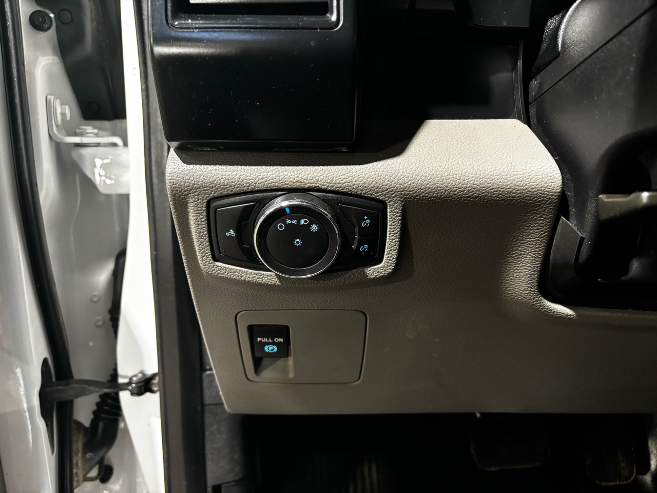 Ford F-150 2WD Reg Cab 122.5" XLT 2018