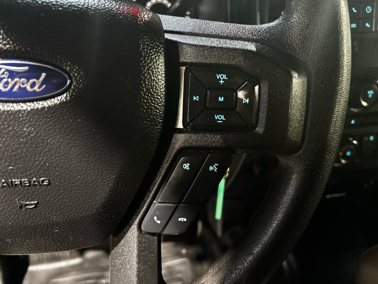 Ford F-150 2WD Reg Cab 122.5" XLT 2018