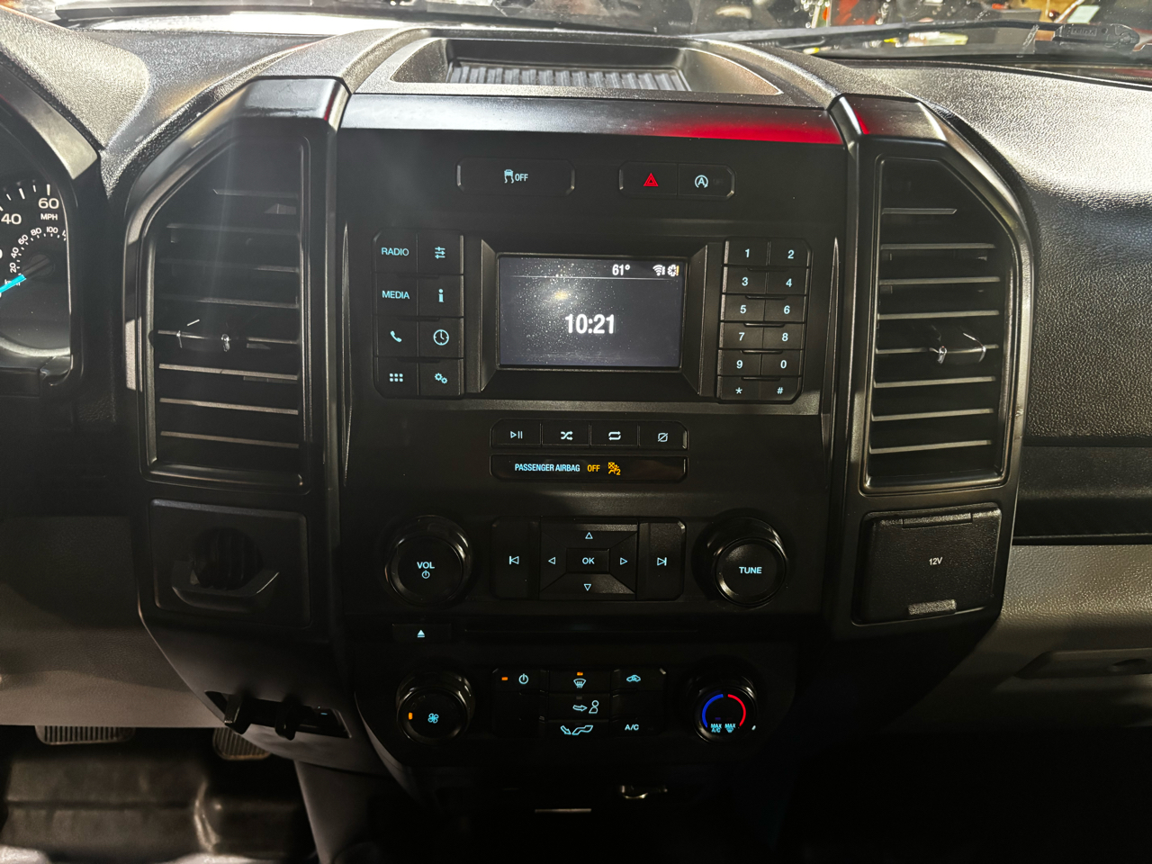 Ford F-150 2WD Reg Cab 122.5" XLT 2018