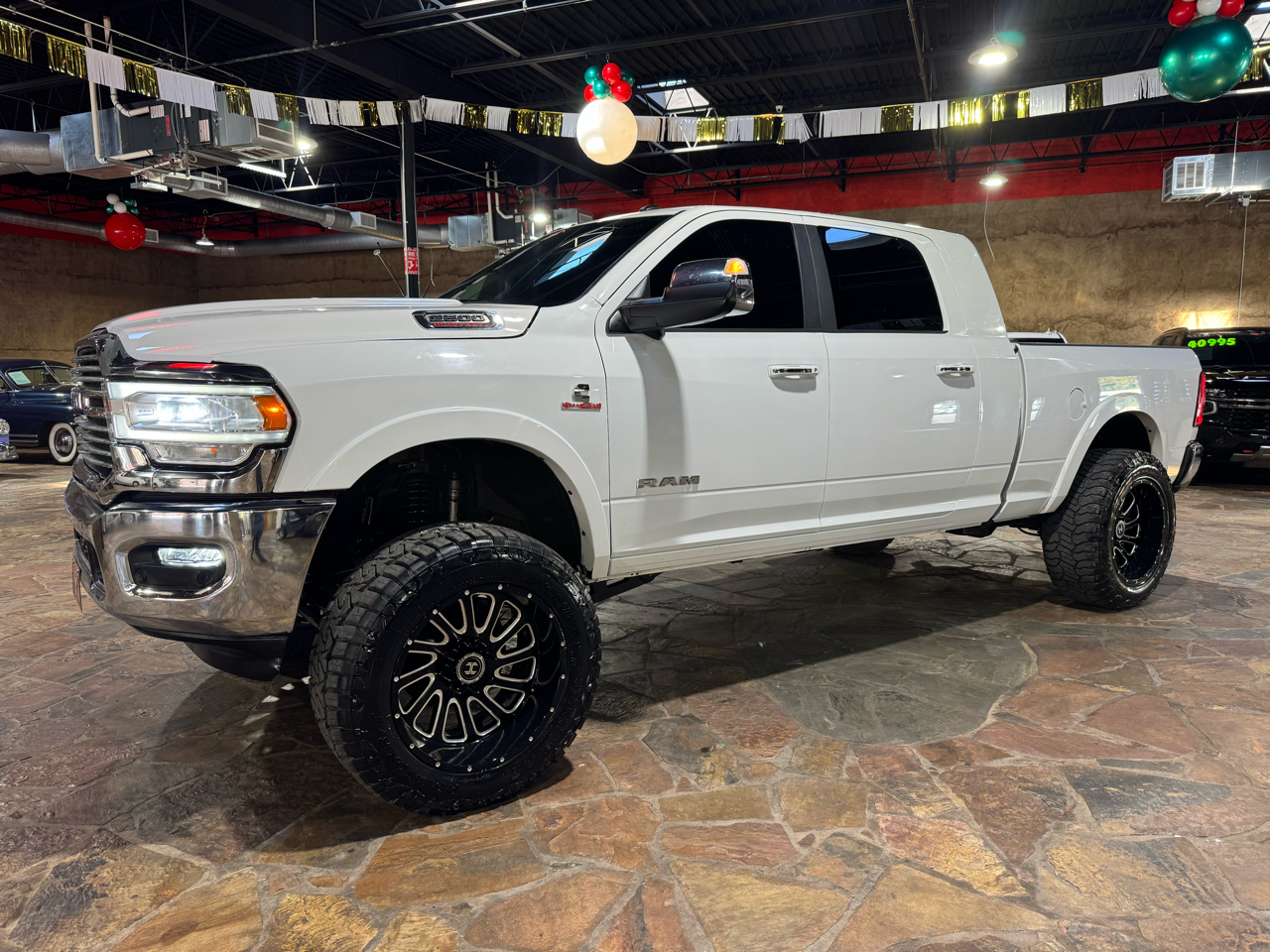 RAM 2500 Laramie 4x4 Mega Cab 6'4" Box 2020