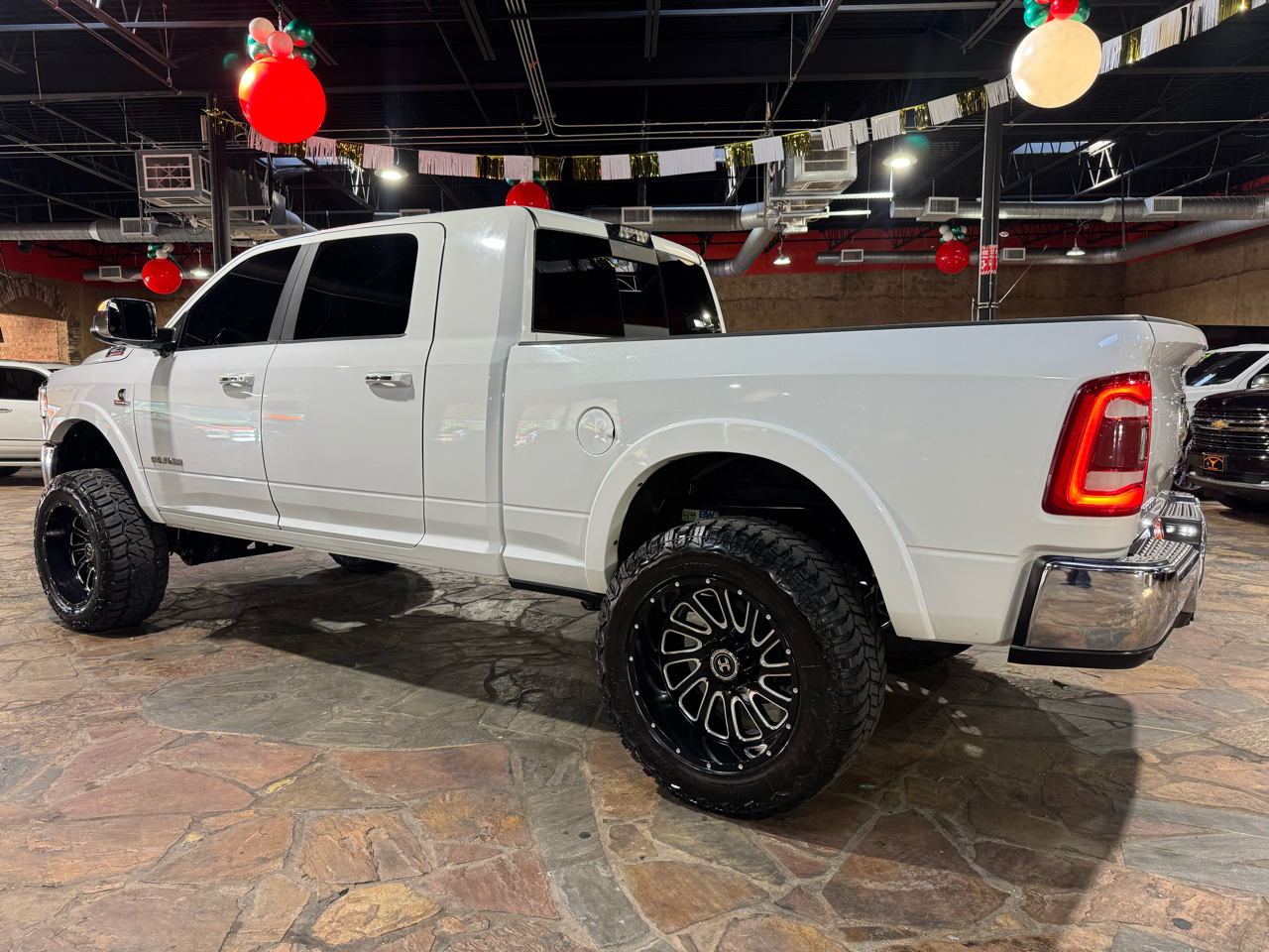 RAM 2500 Laramie 4x4 Mega Cab 6'4" Box 2020