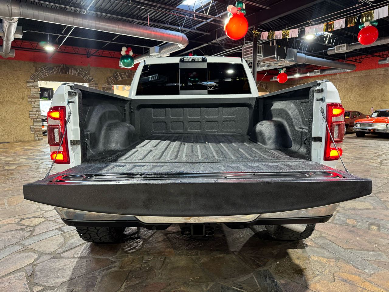 RAM 2500 Laramie 4x4 Mega Cab 6'4" Box 2020