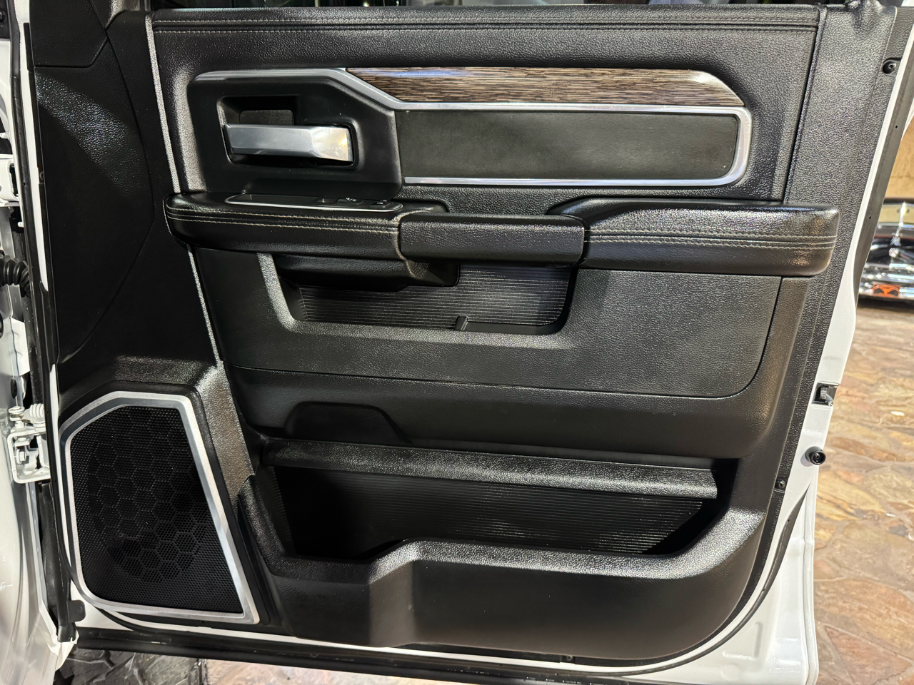 RAM 2500 Laramie 4x4 Mega Cab 6'4" Box 2020