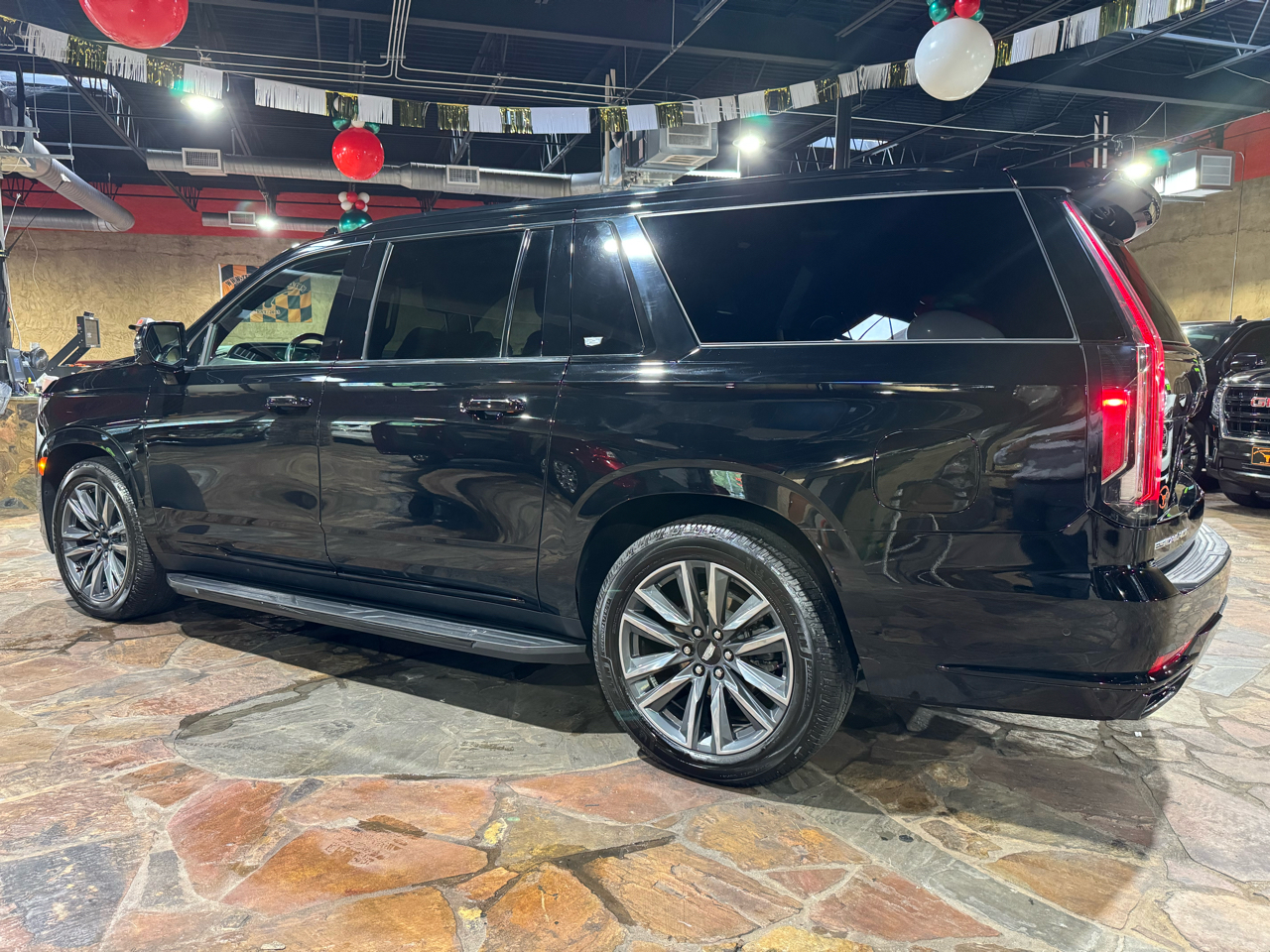 Cadillac Escalade ESV 4WD 4dr Sport 2022