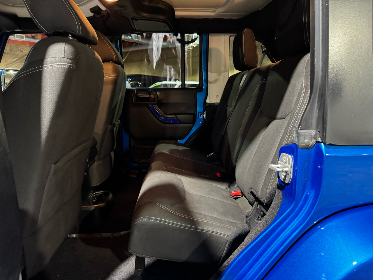 Jeep Wrangler Unlimited 4WD 4dr Sahara 2015