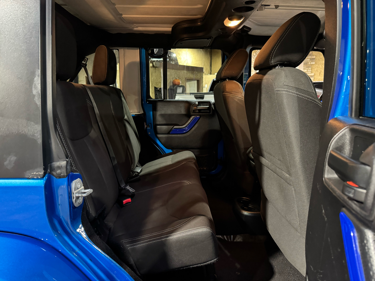 Jeep Wrangler Unlimited 4WD 4dr Sahara 2015