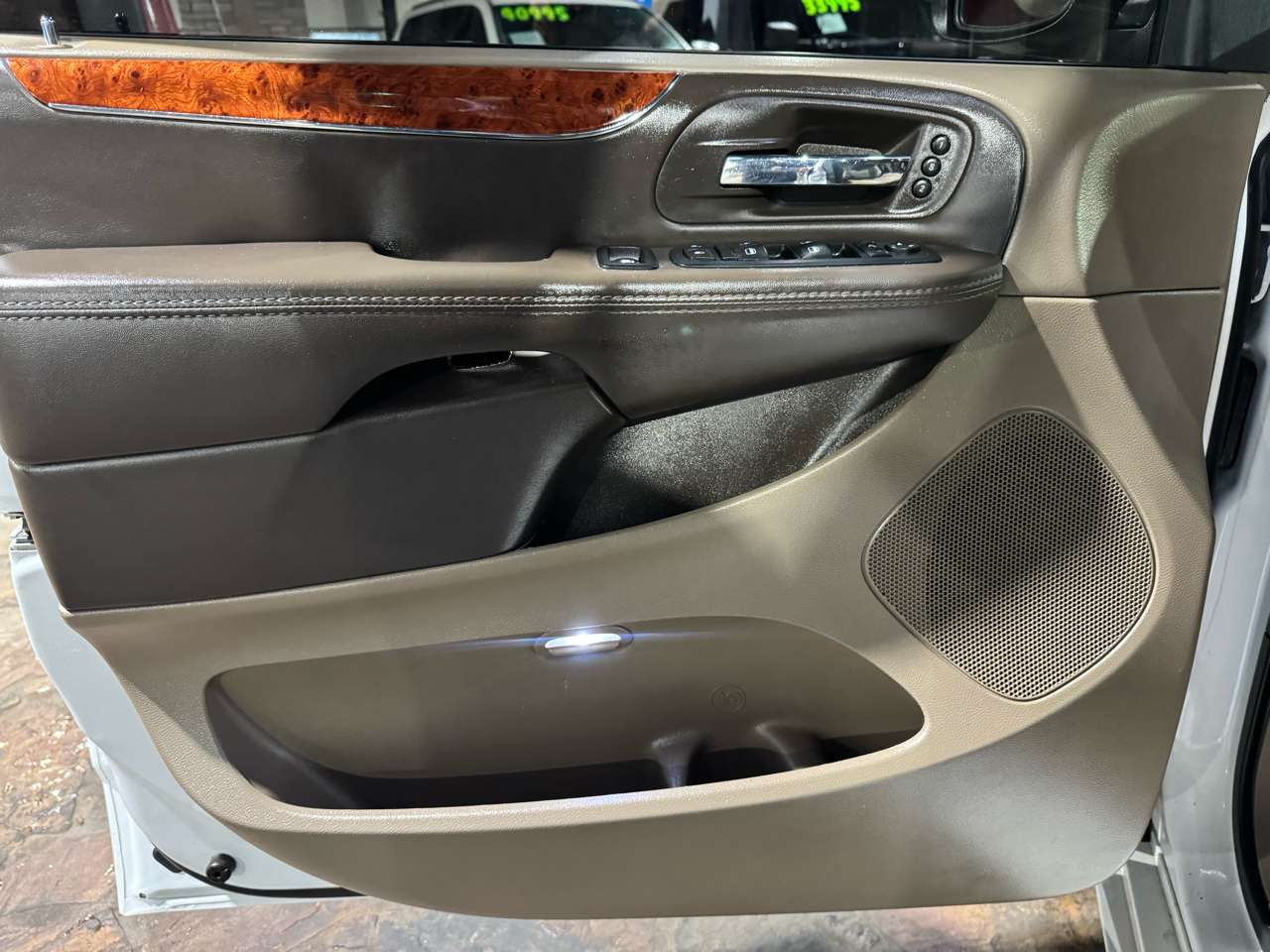 Chrysler Town & Country 4dr Wgn Limited 2014