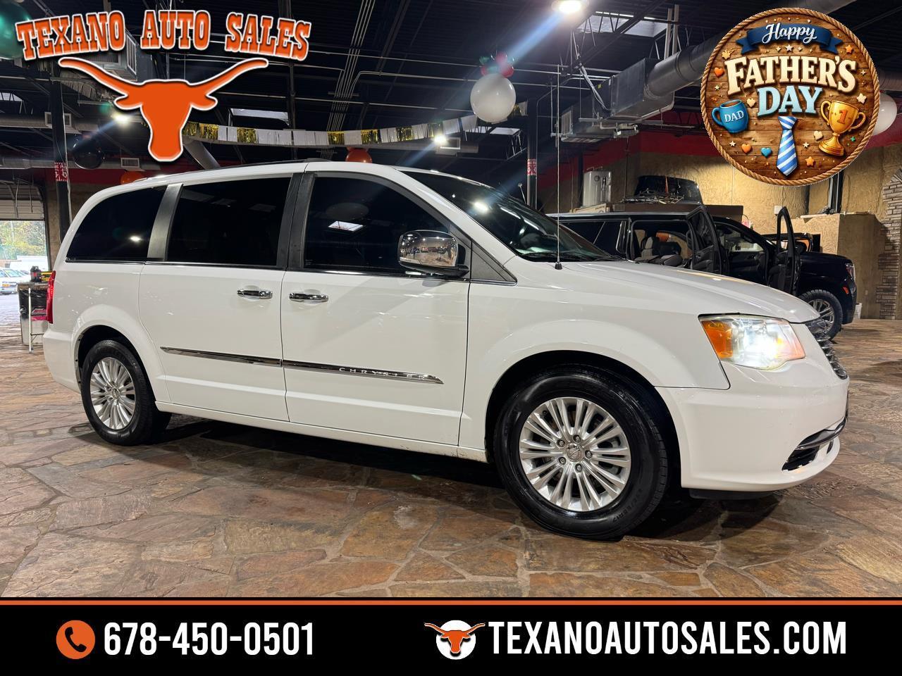 2014 Chrysler Town & Country Limited's photo
