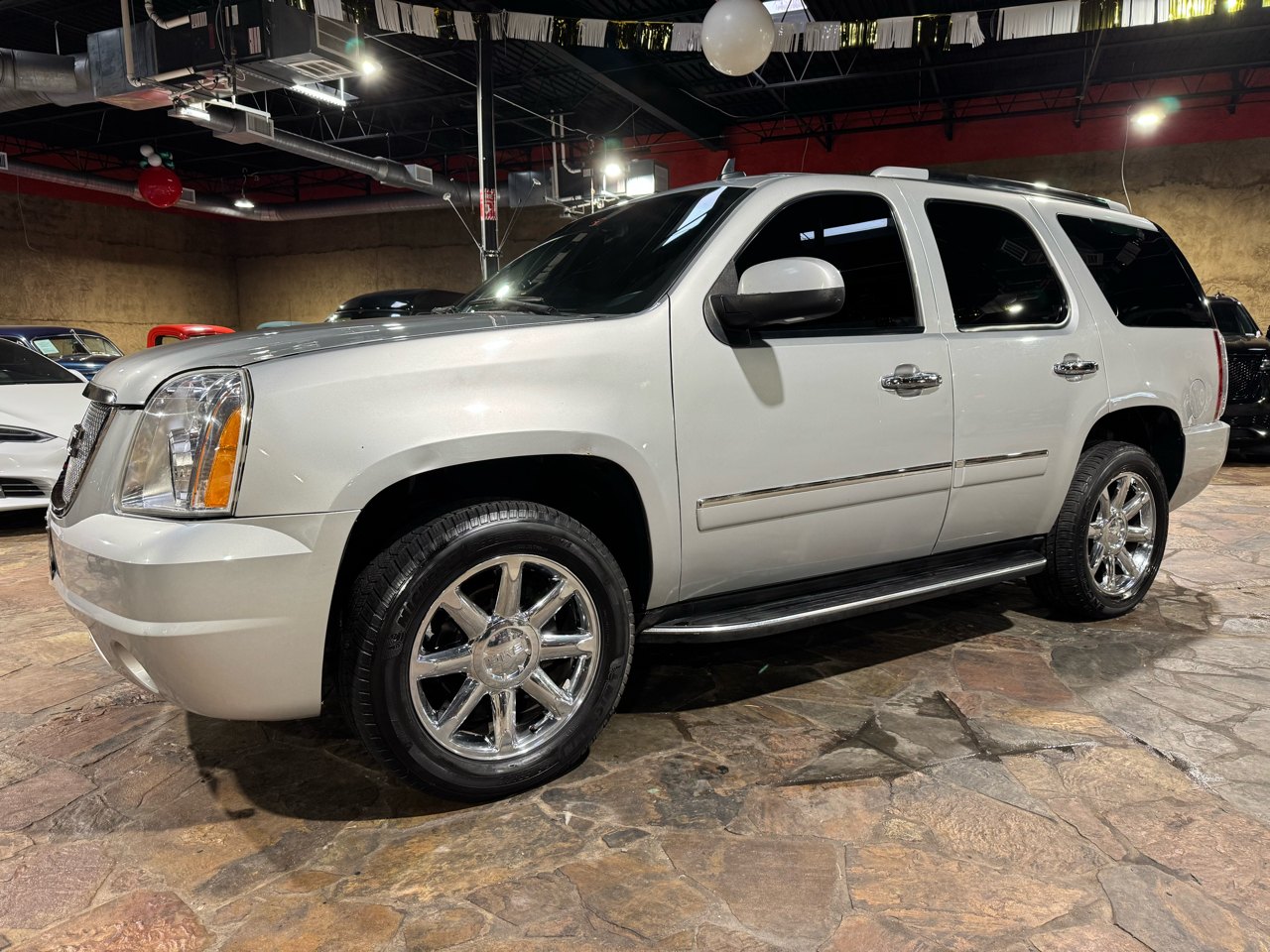 GMC Yukon AWD 4dr 1500 Denali 2013
