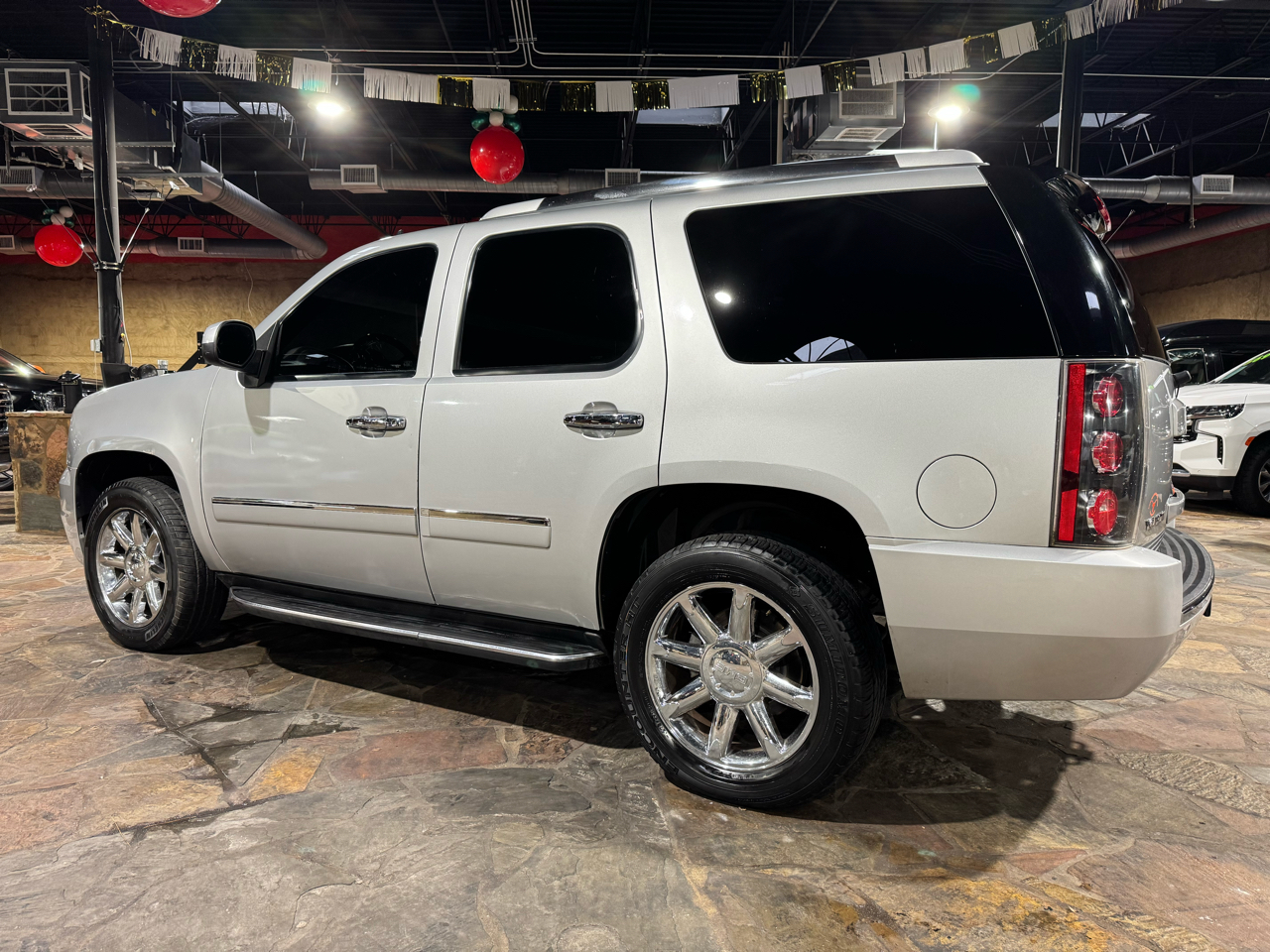 GMC Yukon AWD 4dr 1500 Denali 2013