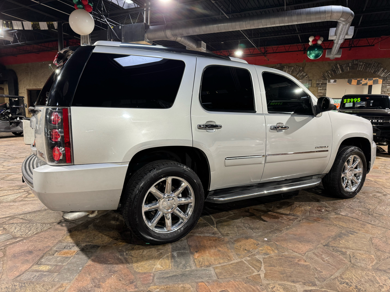 GMC Yukon AWD 4dr 1500 Denali 2013