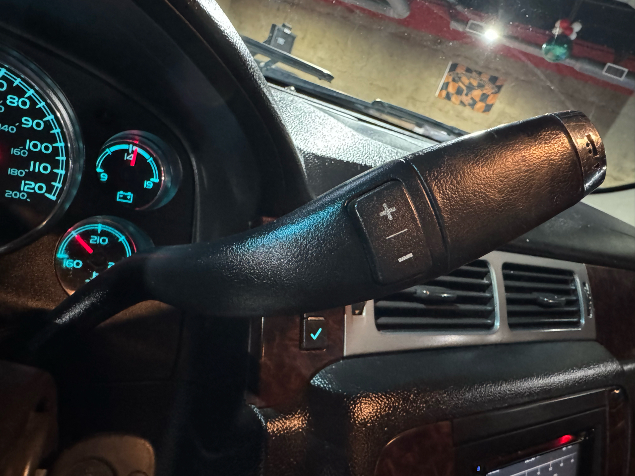 GMC Yukon AWD 4dr 1500 Denali 2013