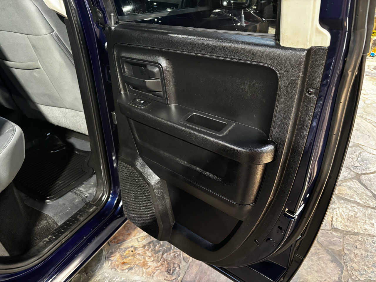 RAM 1500 2WD Quad Cab 140.5" Express 2013