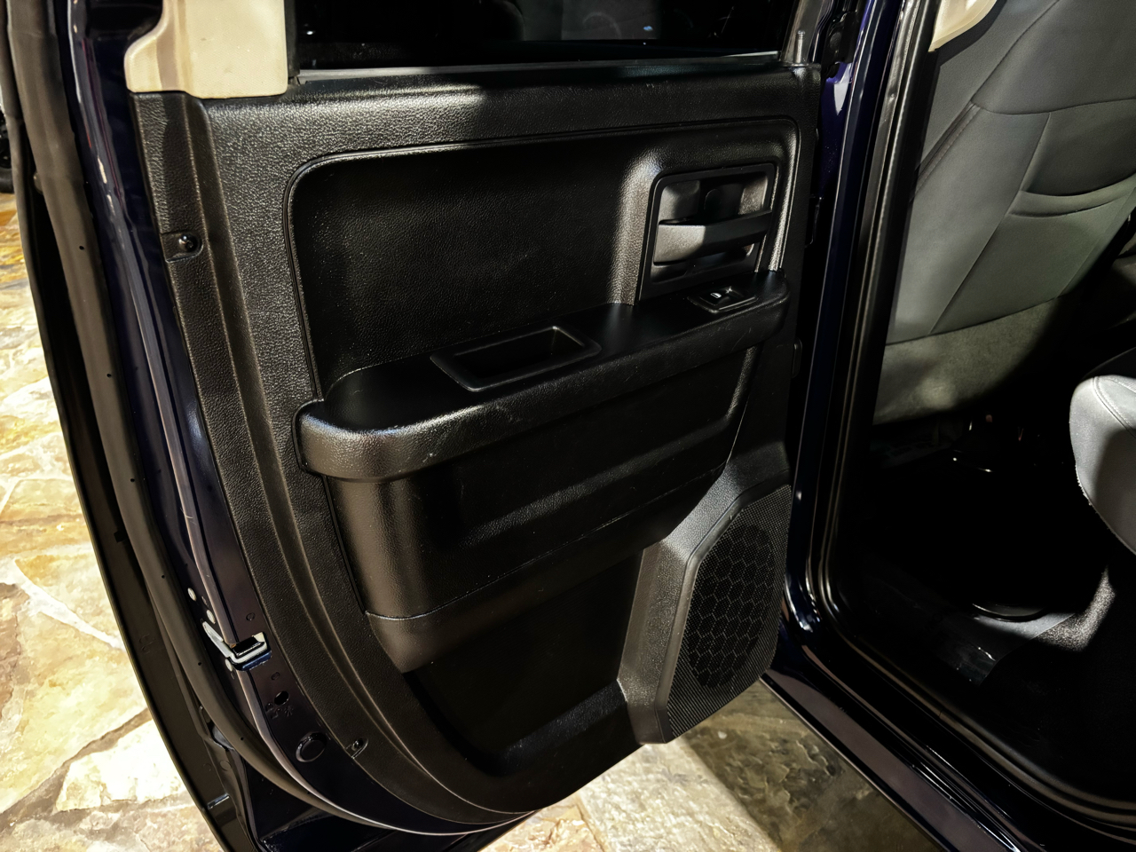 RAM 1500 2WD Quad Cab 140.5" Express 2013