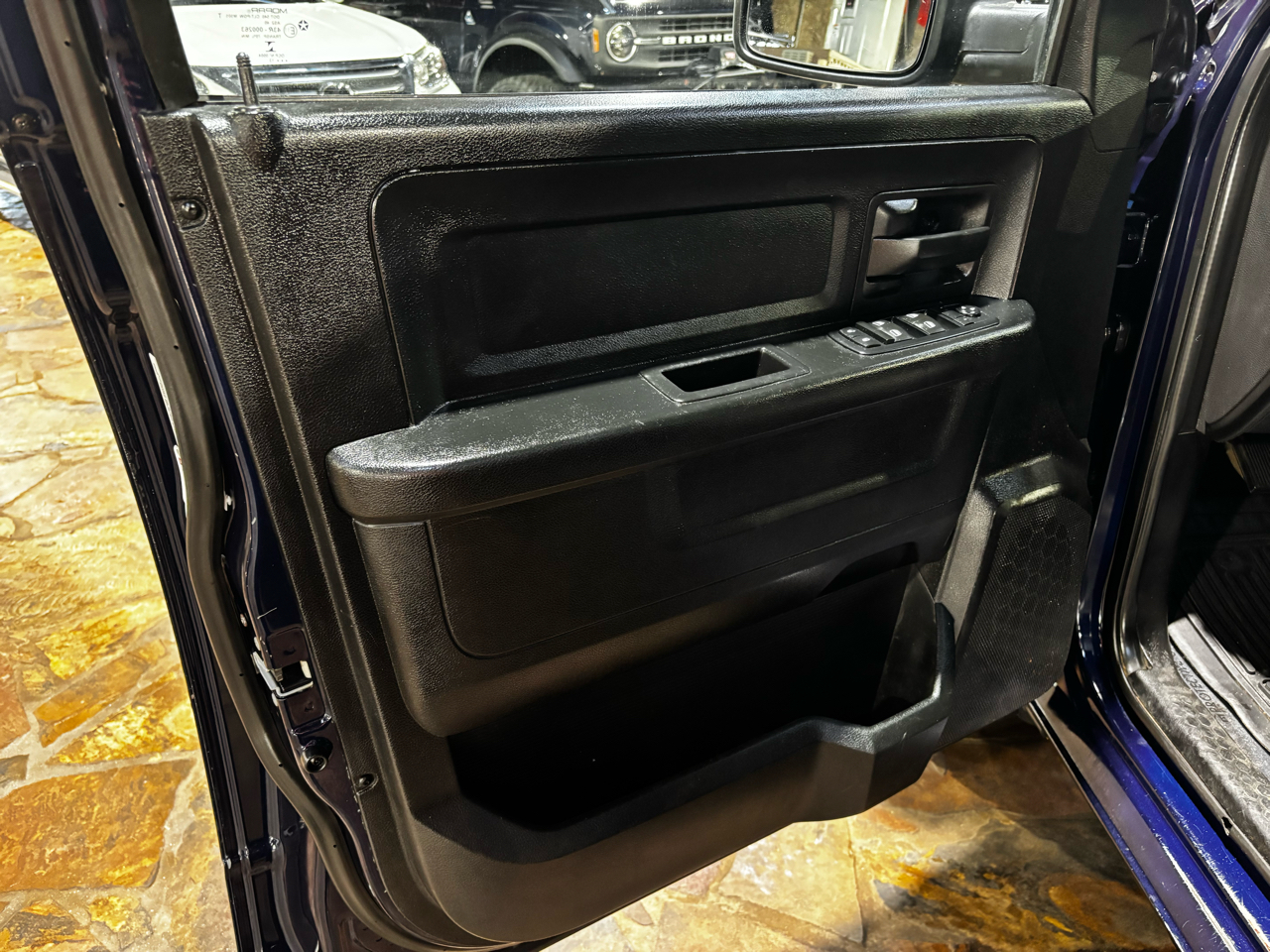 RAM 1500 2WD Quad Cab 140.5" Express 2013