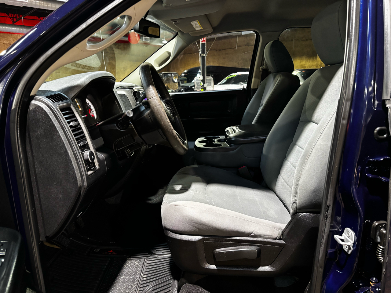 RAM 1500 2WD Quad Cab 140.5" Express 2013