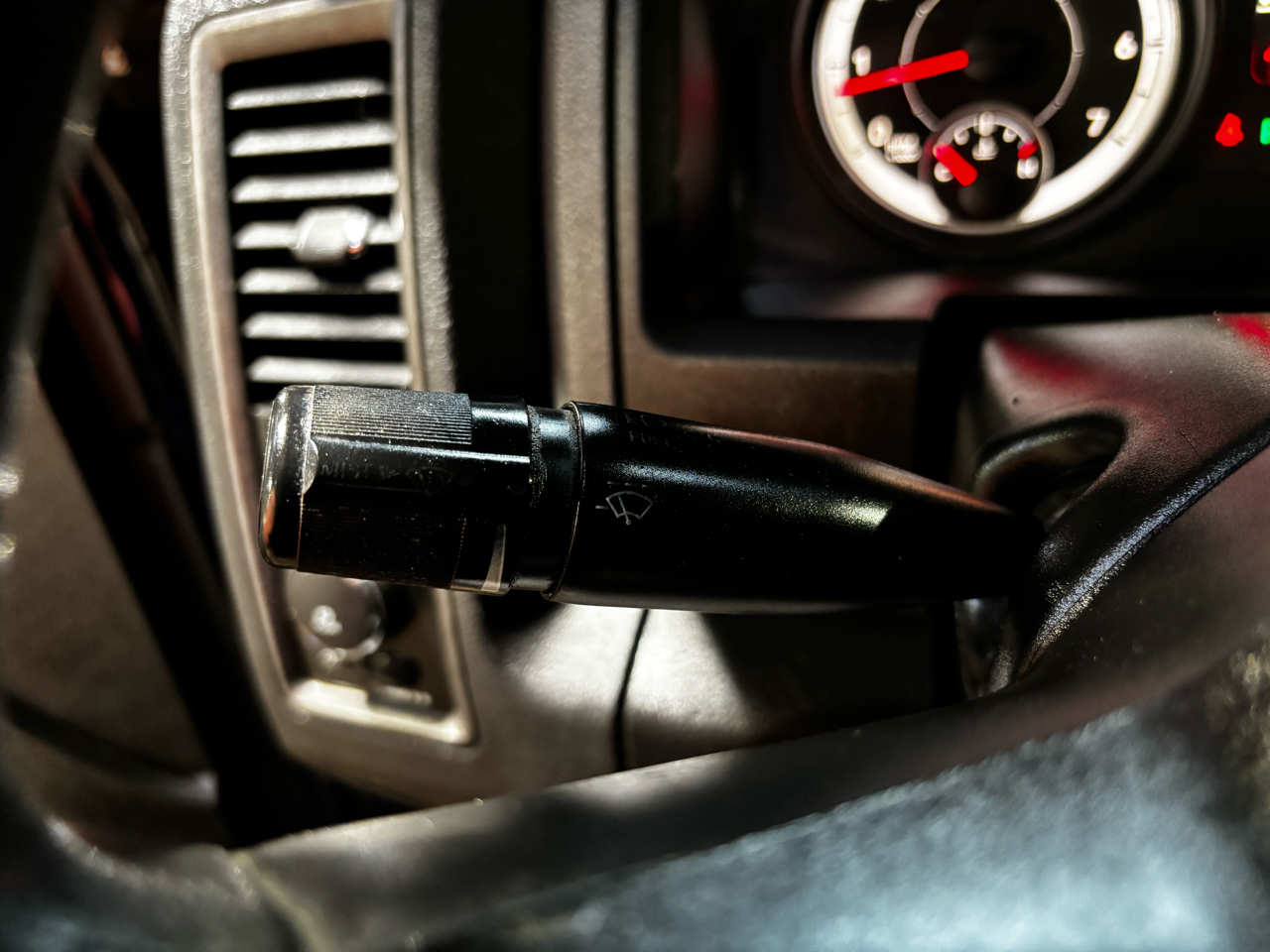 RAM 1500 2WD Quad Cab 140.5" Express 2013