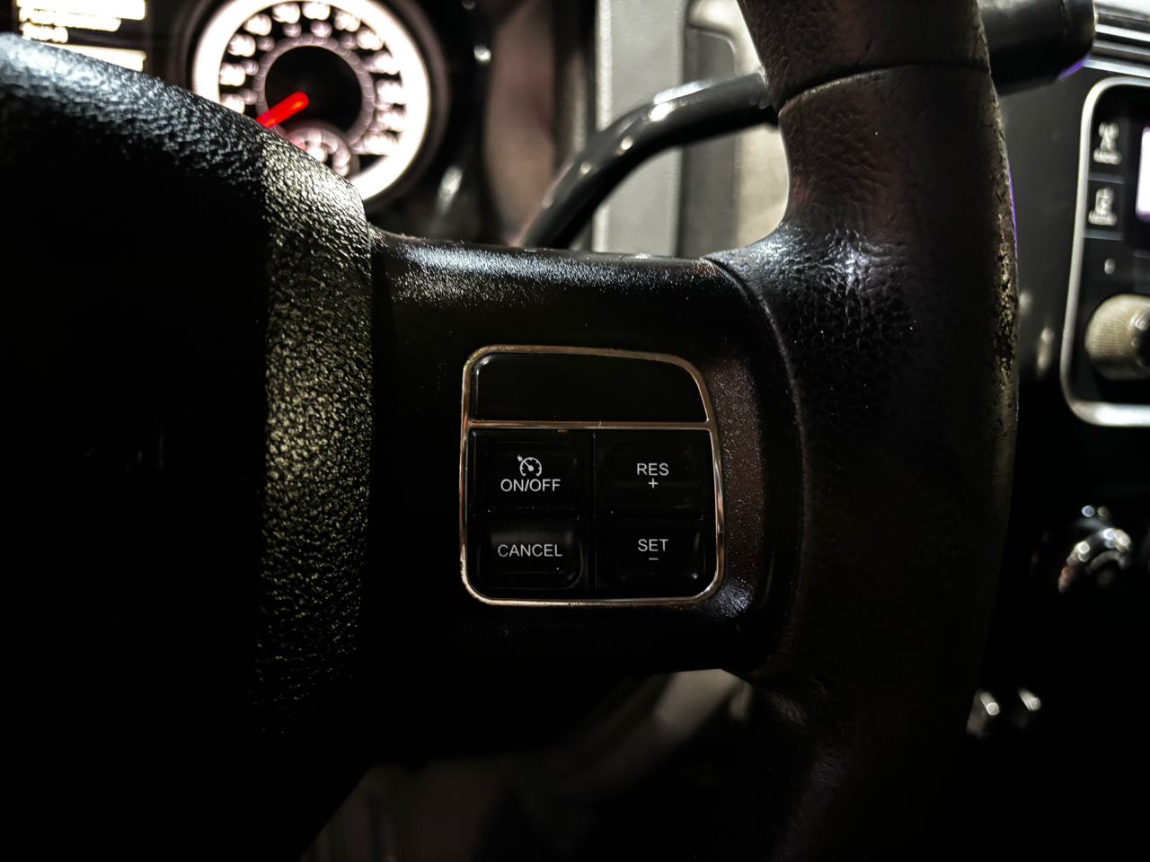 RAM 1500 2WD Quad Cab 140.5" Express 2013